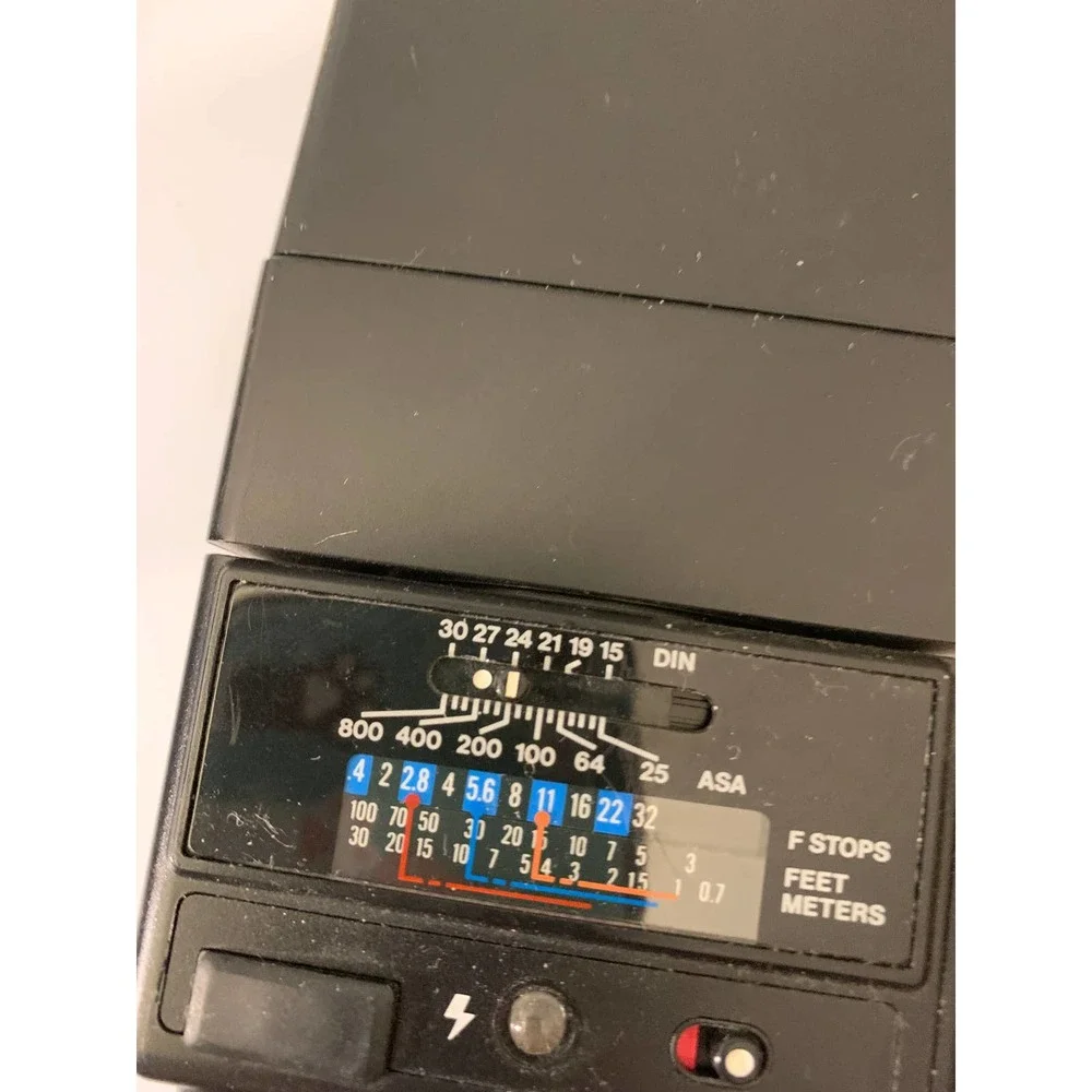 VIVITAR 3700 Zoom Thyristor shoe mount universal electronic flash tilt UNTESTED